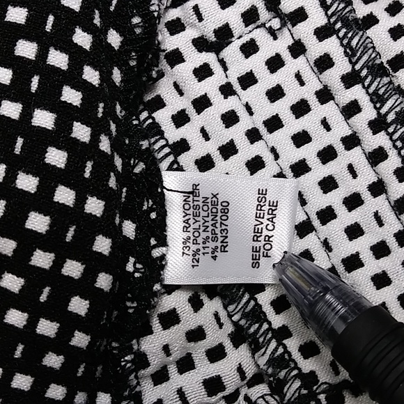 Cato Contemporary Bengaline Pull On Pant Stretch Women's Size 4 Black - Picture 6 of 8